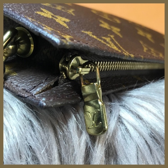 ❌SOLD! Louis Vuitton mini Pouch - Picture 4 of 10